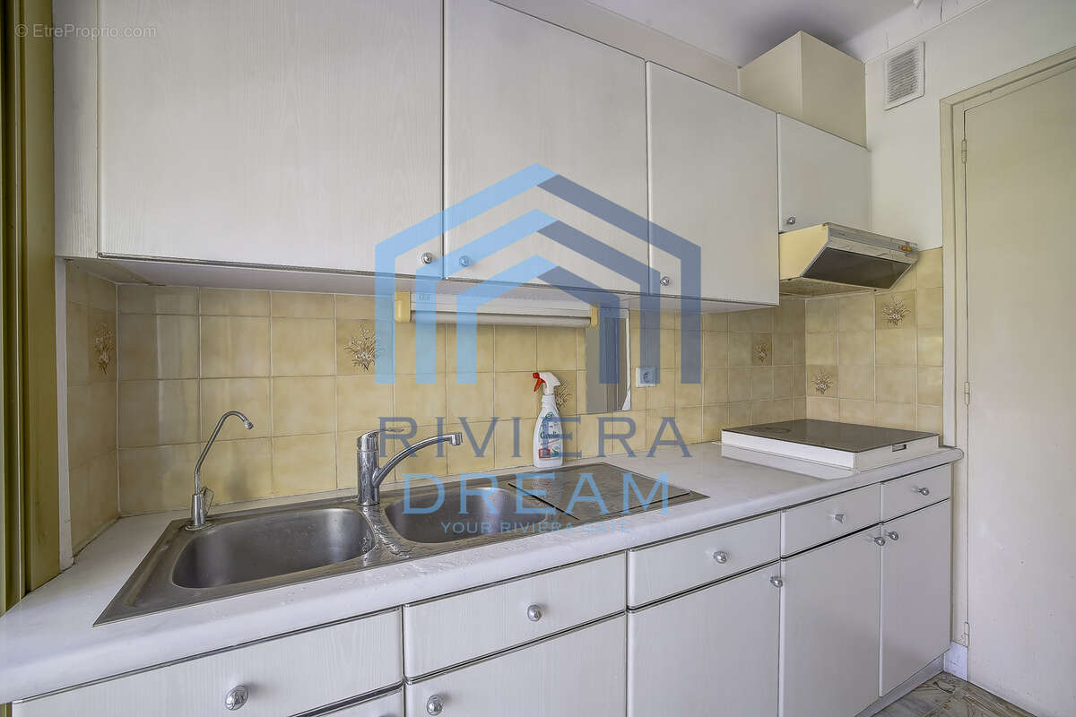 MENTON - Face a la mer, appartement type 3 avec terrasse, cave et parking. - photo 10