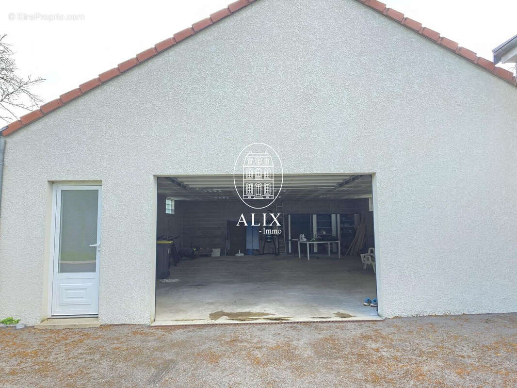 Garage - Maison à DORDIVES