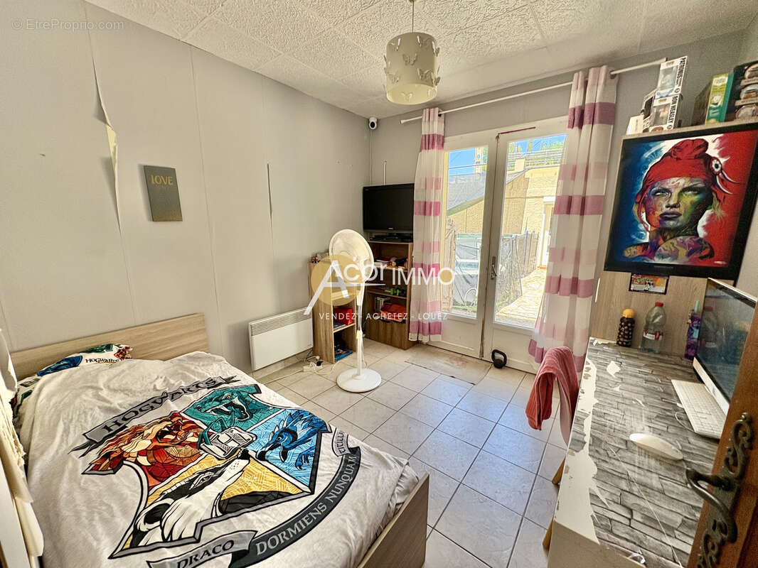 La Seyne, Grande maison d'habitation divisée en deux appartements au calme - photo 9