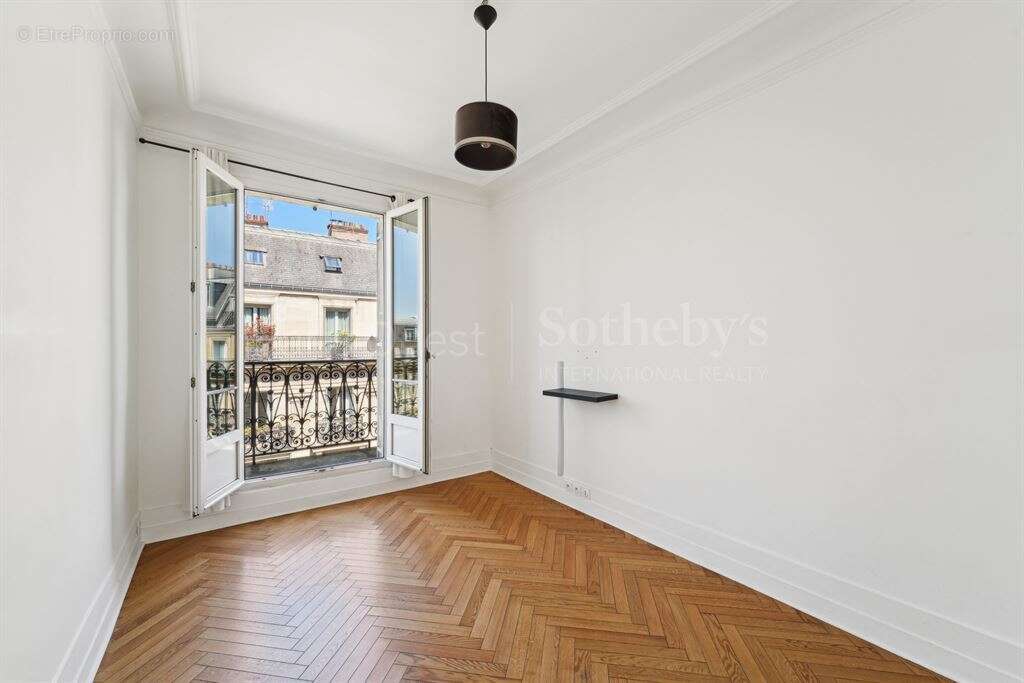 Appartement à PARIS-8E