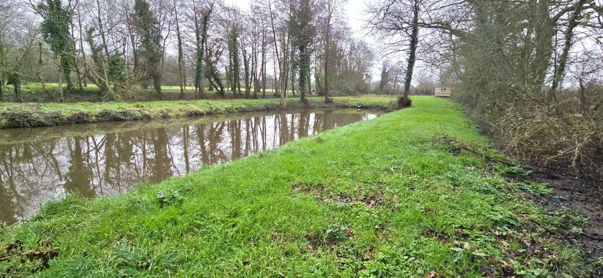 Terrain à MOUTIERS-LES-MAUXFAITS