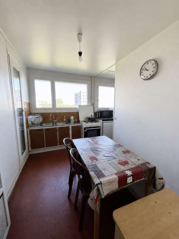 Appartement T4 lumineux avec balcon loggia   Immeuble rénové, sans vis-à-vis, cadre verdoyant   DPE : D - photo 8