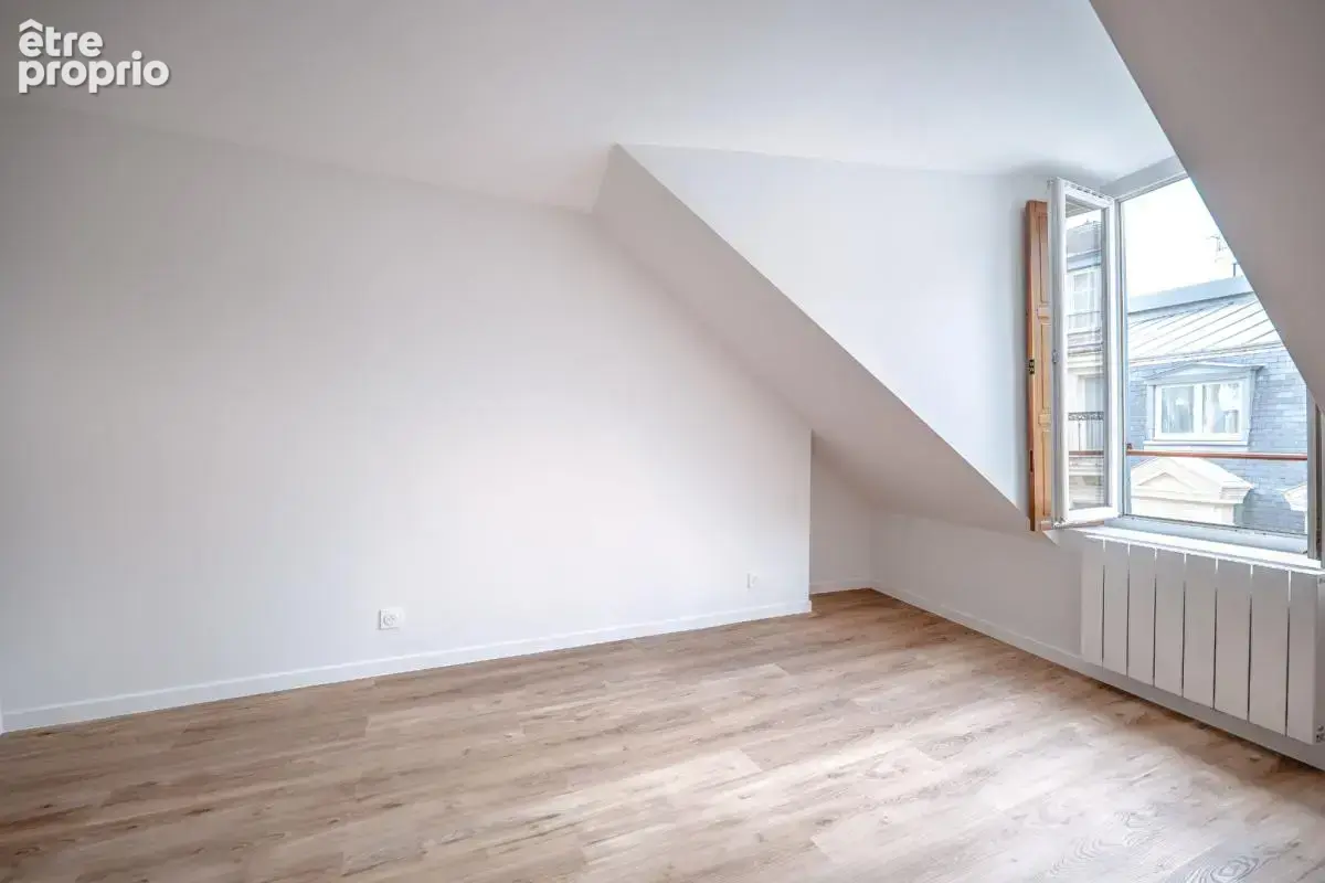 Paris 8-Dernier étage avec ascenseur à deux pas de l'Elysée-63M2 au sol-Appartement rénové et lumineux - photo 5