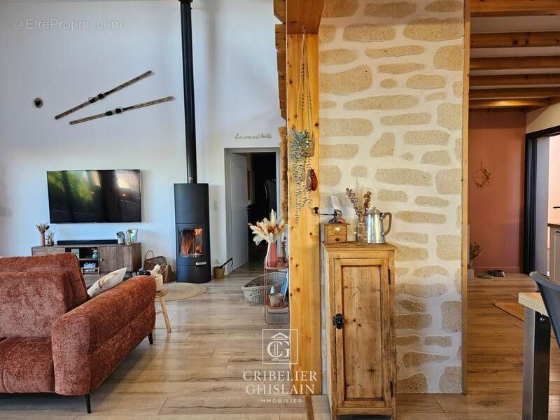 Maison à LA CHAPELLE-BASSE-MER