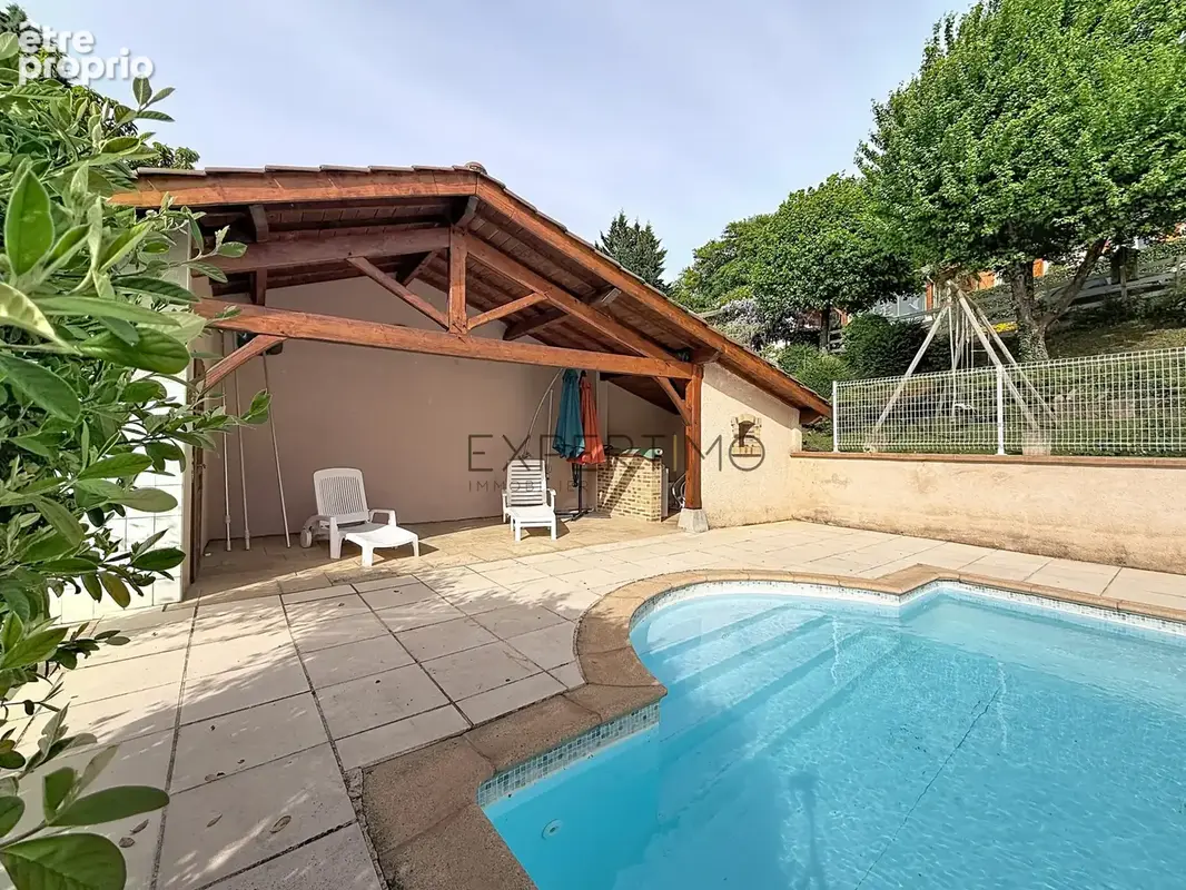 Vue exceptionnelle, piscine et grands volumes : une maison familiale rare aux portes de Mâcon - photo 19