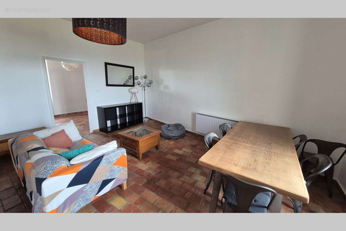 Au dernier étage, appartement traversant entièrement rénové - photo 2