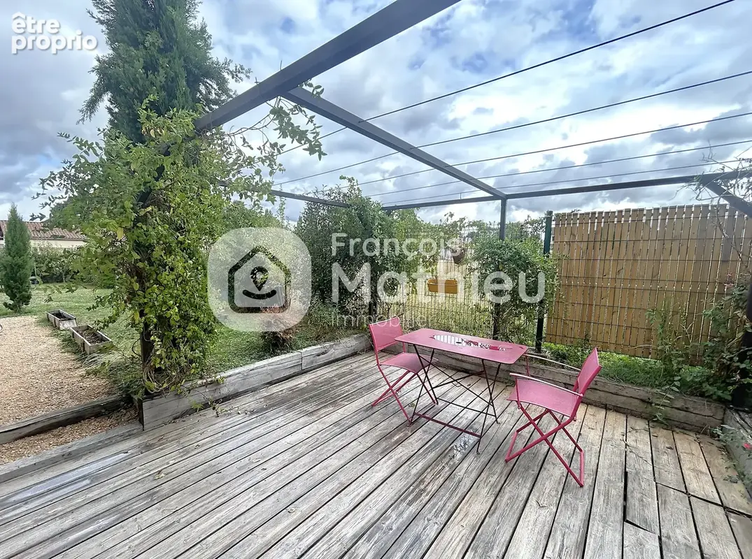 Francheleins - Maison T5 d'environ 165m2 (197 m2 au sol) avec jardin. - photo 5