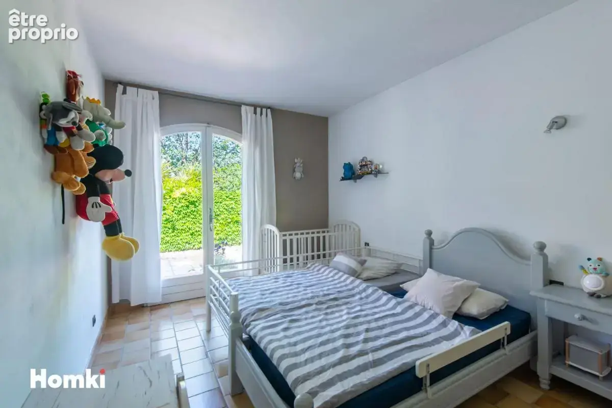 MARIGNANE – Maison familiale authentique 8 pièces 200m² avec piscine - photo 13