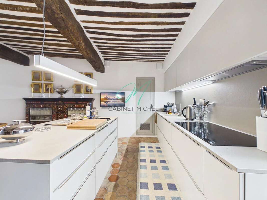 Appartement à CHATEAUNEUF-GRASSE