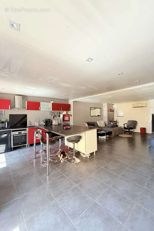 EXCLUSIVITE IRIA IMMOBILIER-Maison récente très proche des commodités! - photo 2