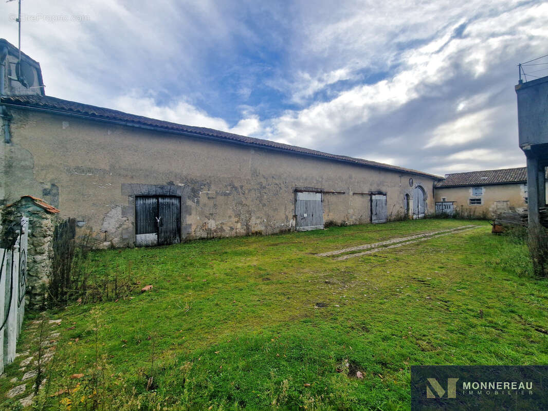 Maison à TOUVERAC