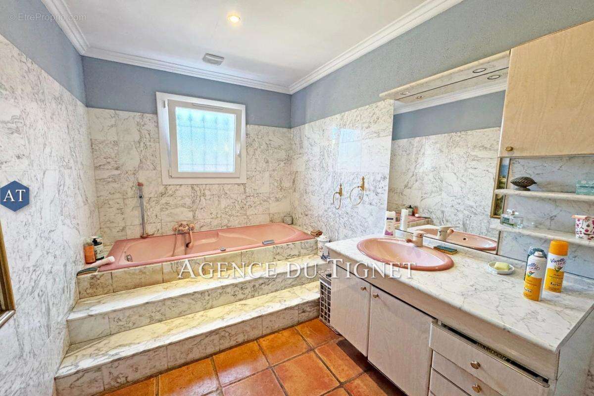 Maison à SAINT-CEZAIRE-SUR-SIAGNE