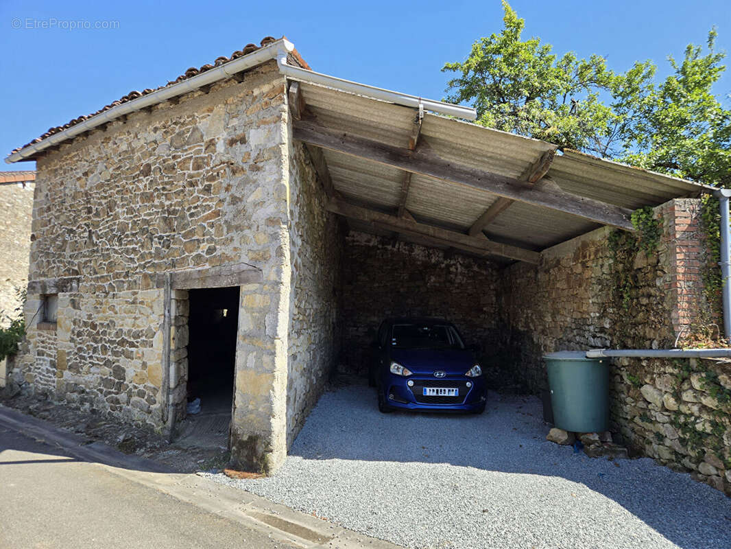 Maison à BLANZAC