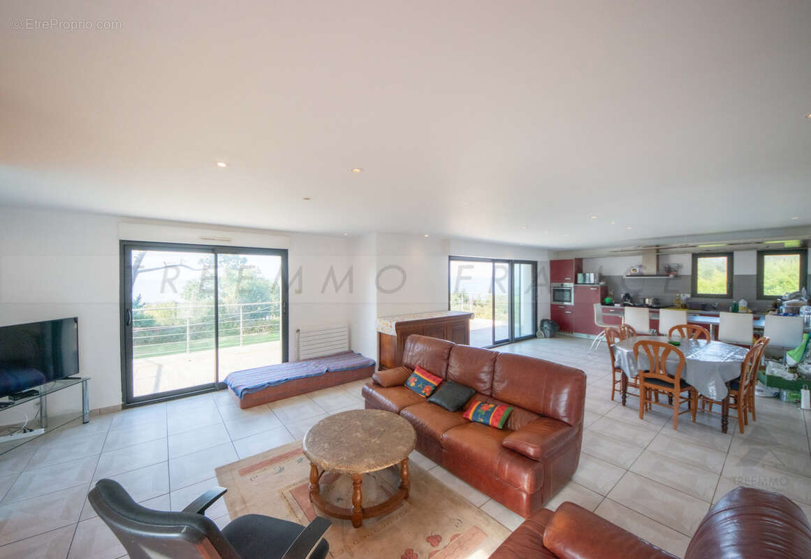 A vendre - argol - maison de 240 m2 - 6 chambres - terrain de 5500 m2 - vue mer - 599900€ - photo 4