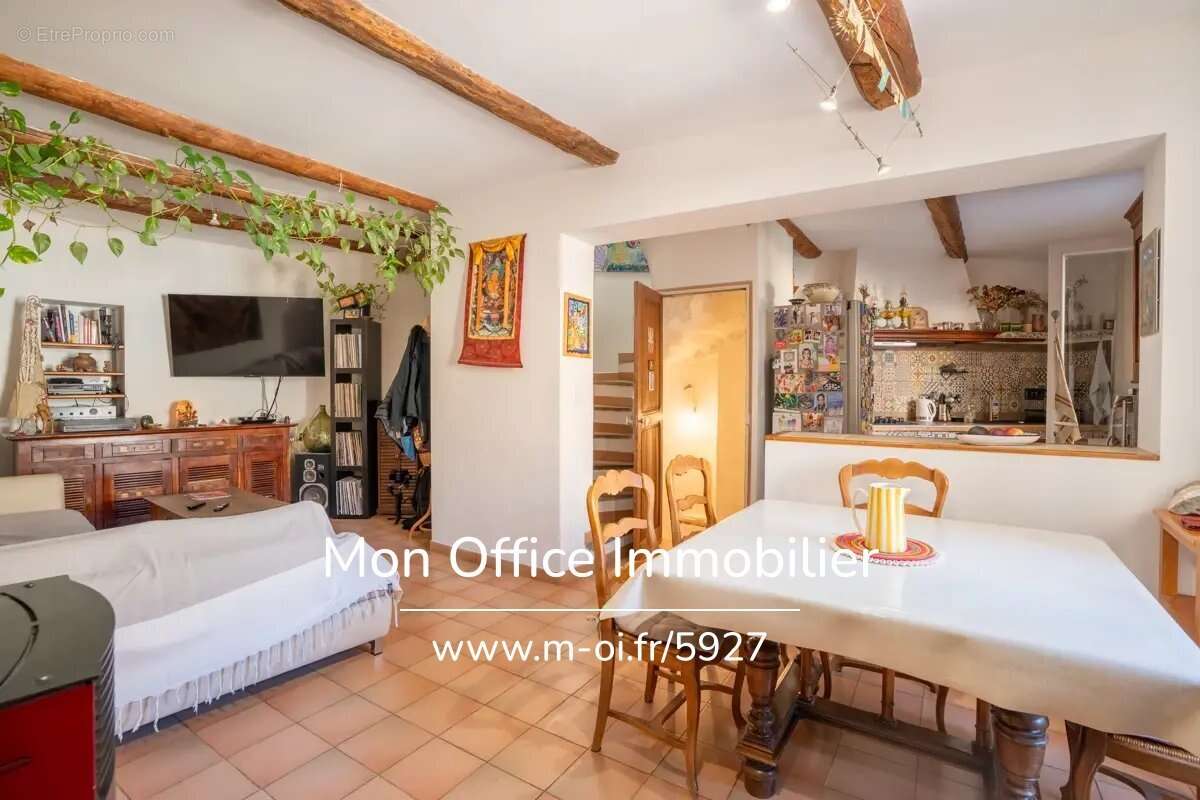 Référence : 5927-SKA. - Maison de village avec une terrasse, deux garages et deux caves - photo 2