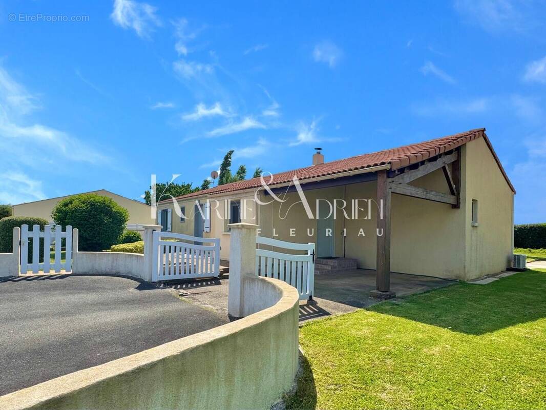 Photo 1 - Maison à SAINT-MARTIN-DE-FRAIGNEAU