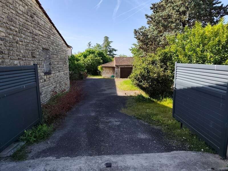 Maison à HIERSAC