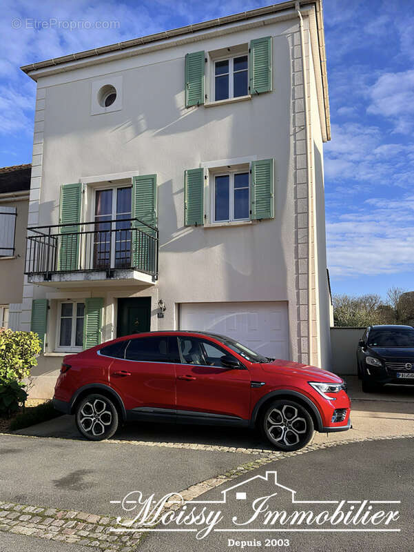 Maison à MOISSY-CRAMAYEL