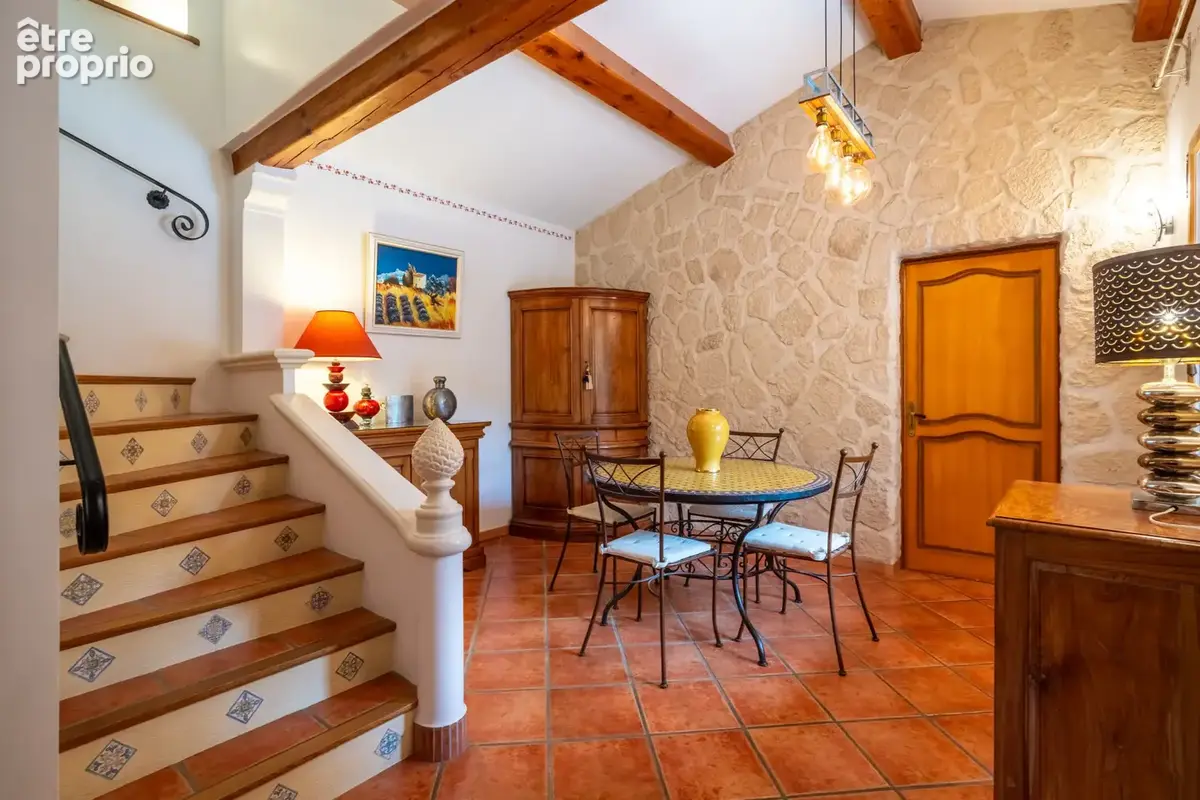 A 1,9 km du Brusc - Villa T4 de 108m2 hab. sur 652m2 de terrain avec piscine - photo 3