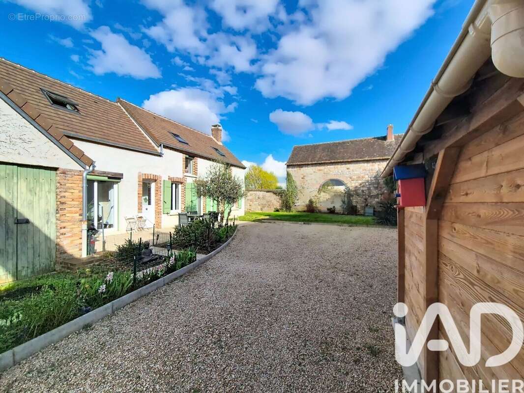 Photo 8 - Maison à VILLEBLEVIN