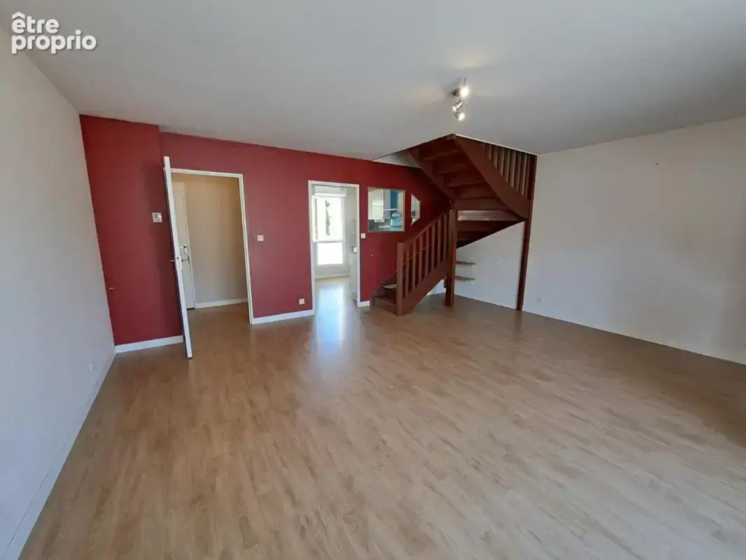SURZUR Appartement T3 en DUPLEX de 67,70 m2, lumineux. À pied du bourg - photo 3