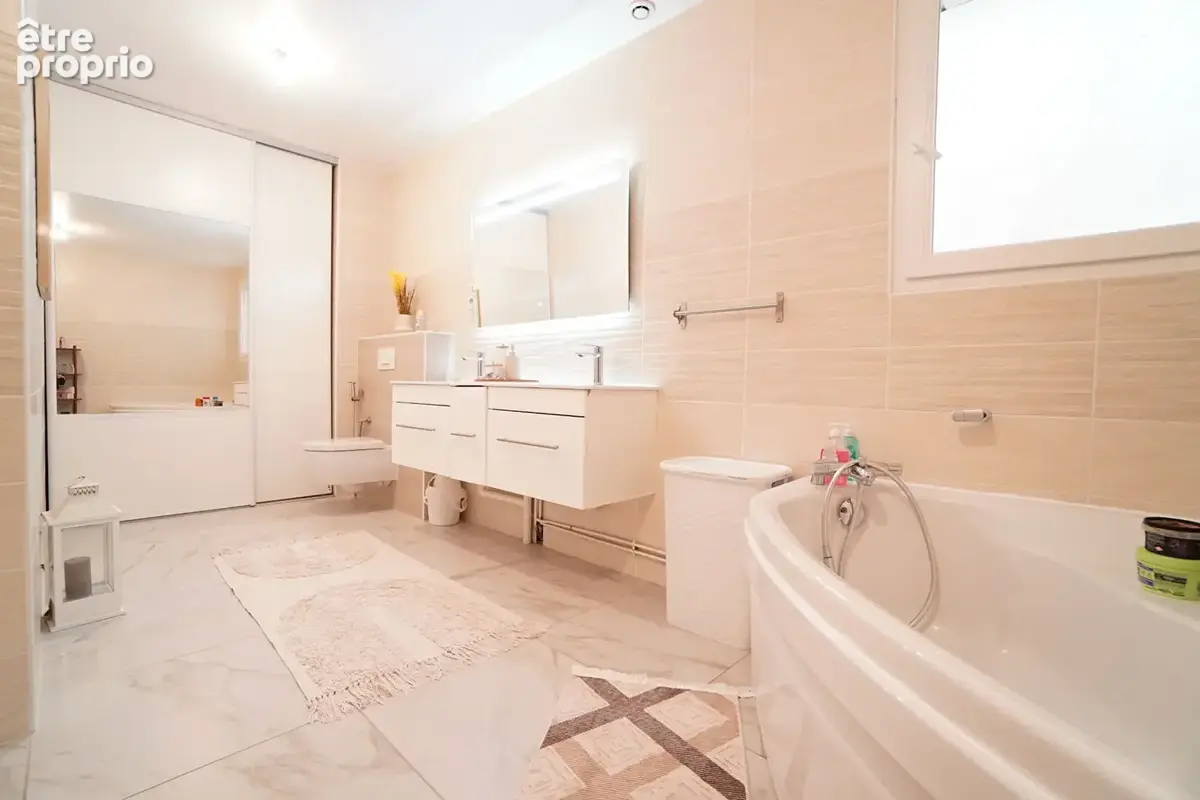 Maison Le Mans 230 m², garage et piscine couverte - photo 10