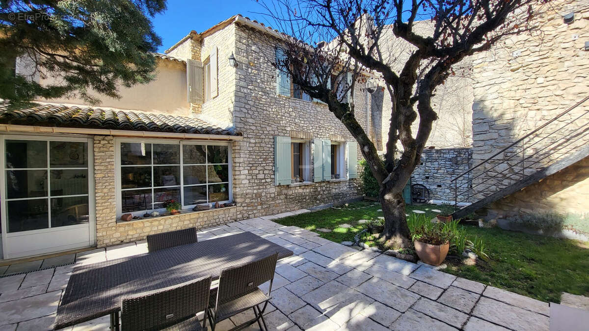 Maison à GORDES