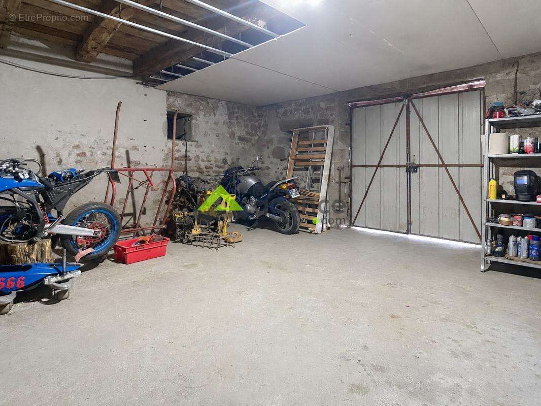Maison 140 m2 + grange + atelier + garage   Gros potentiel - photo 8