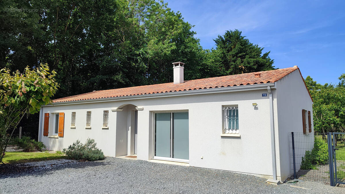 Maison à SAINT-PORCHAIRE