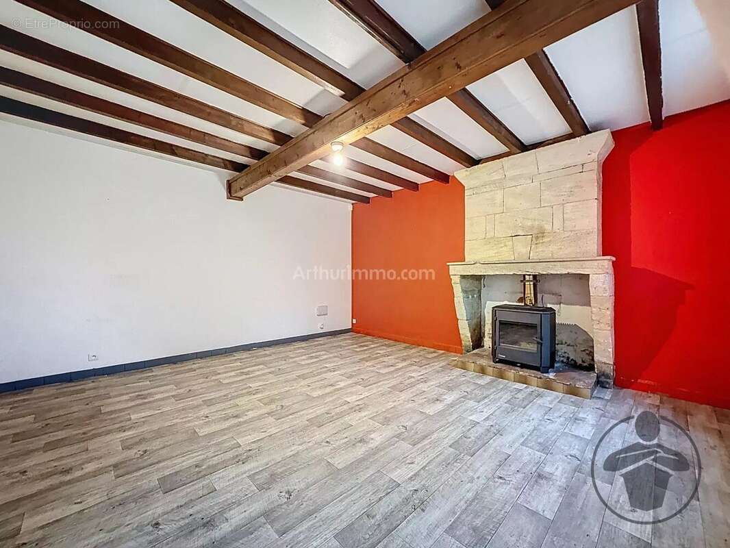 Maison à LES PEINTURES