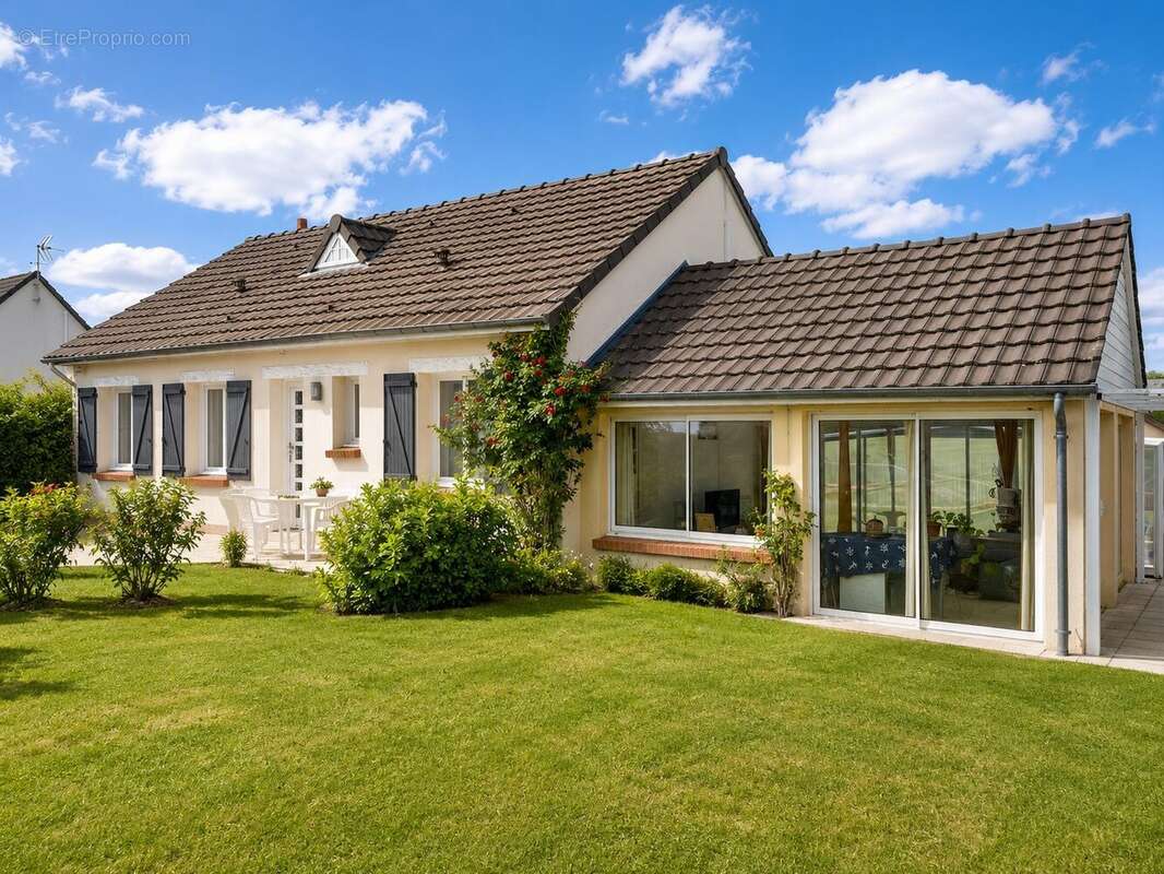 Maison à LES BORDES