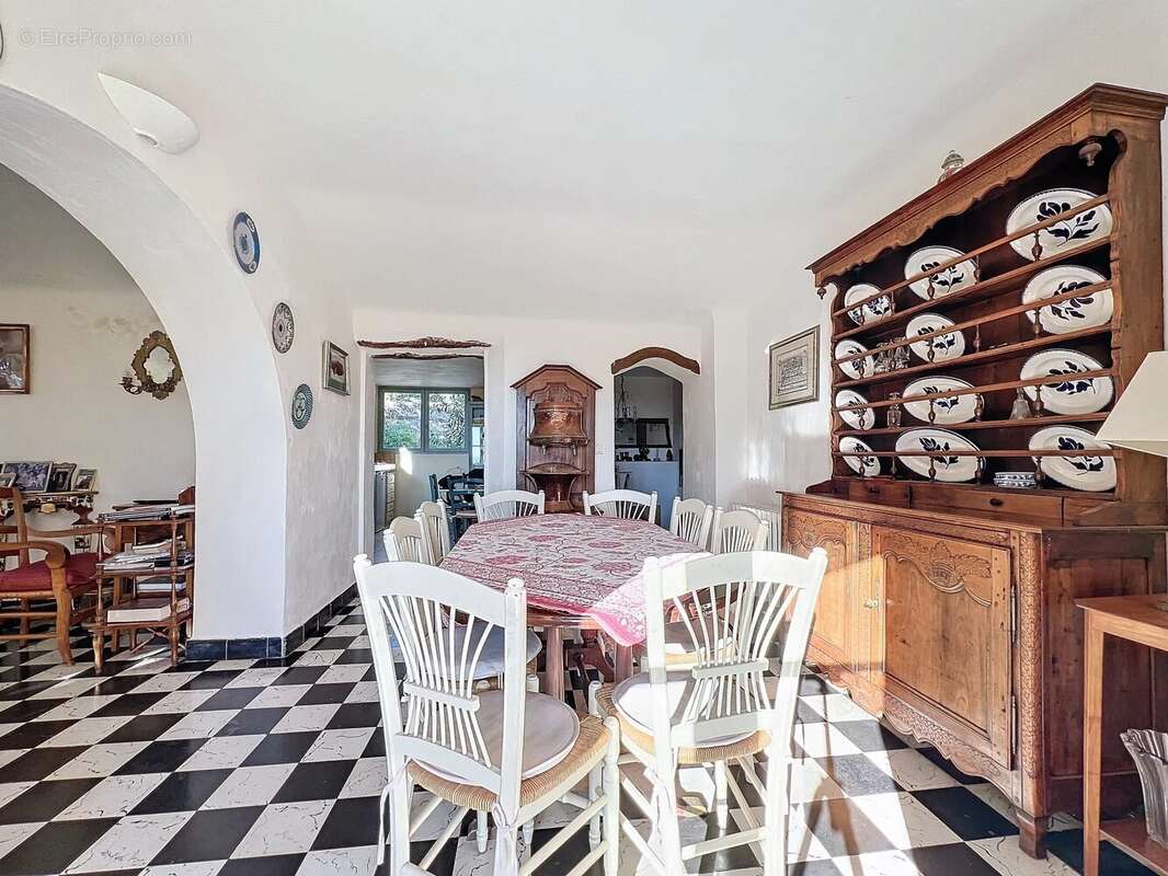 Maison à TOURRETTES-SUR-LOUP