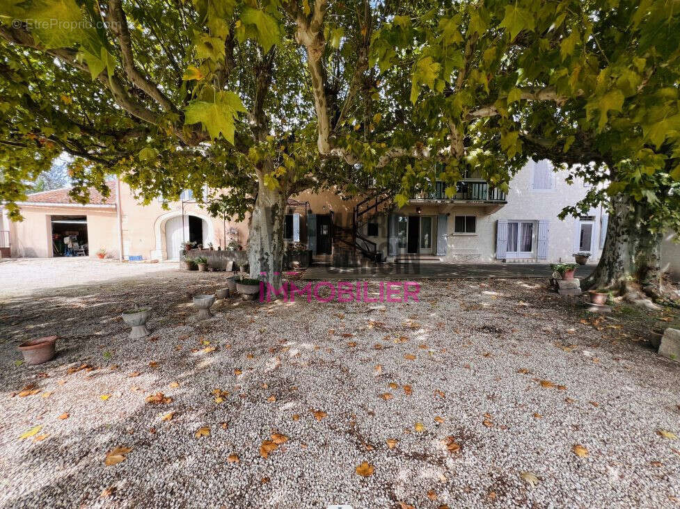 Maison à EYRAGUES