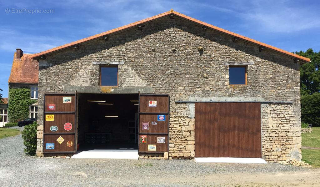 Maison à SAINT-HILAIRE-DES-LOGES
