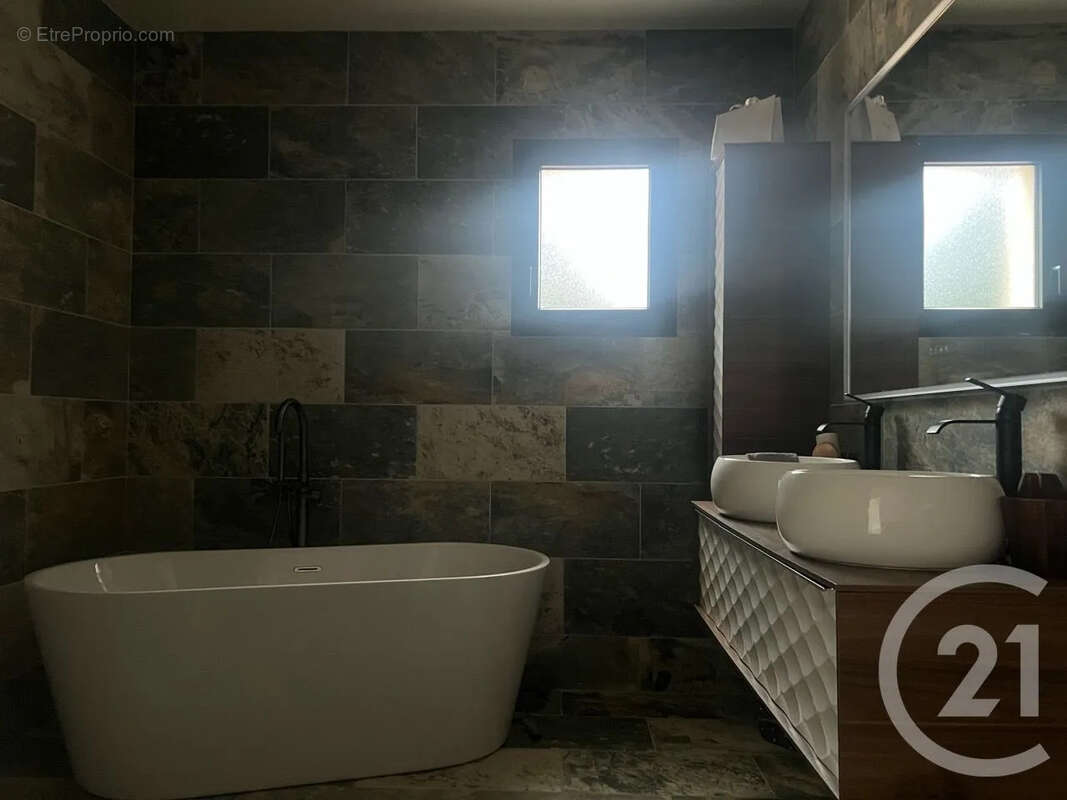 Maison à ARPAJON-SUR-CERE