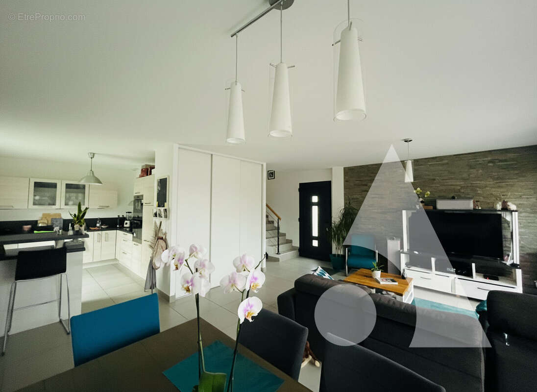 Maison à SAINTE-SAVINE