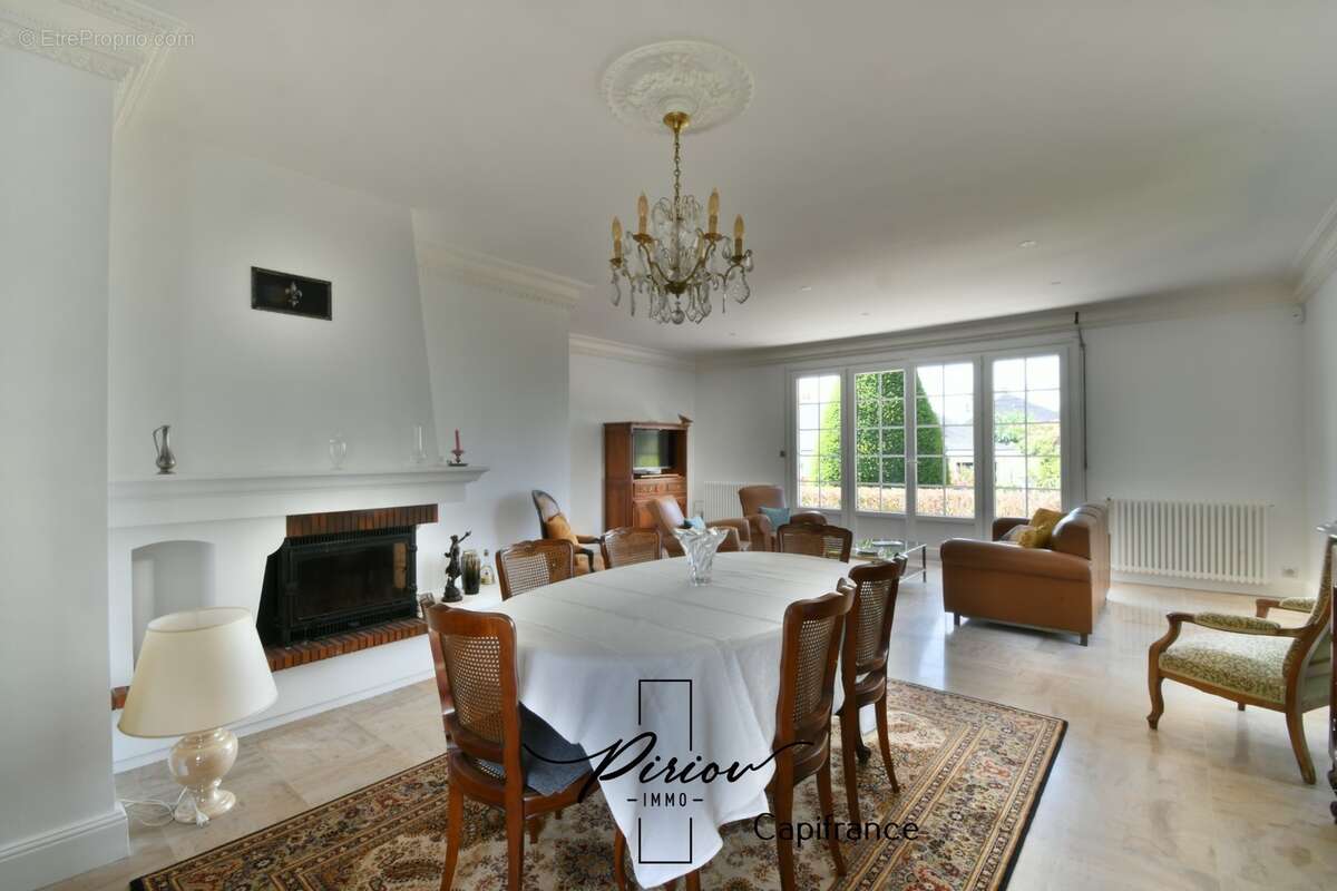 Maison familiale au coeur de Doué la Fontaine - Potentiel de 6 chambres - photo 3