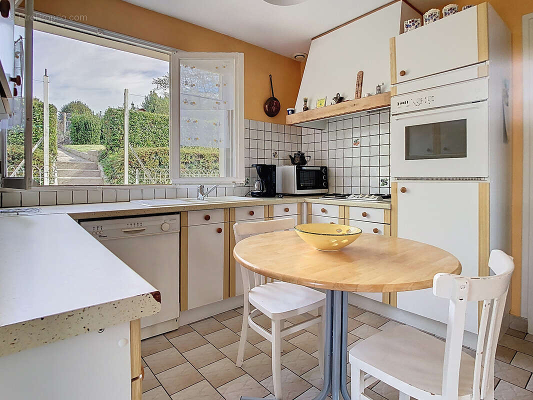 Maison à CONDE-SUR-VIRE