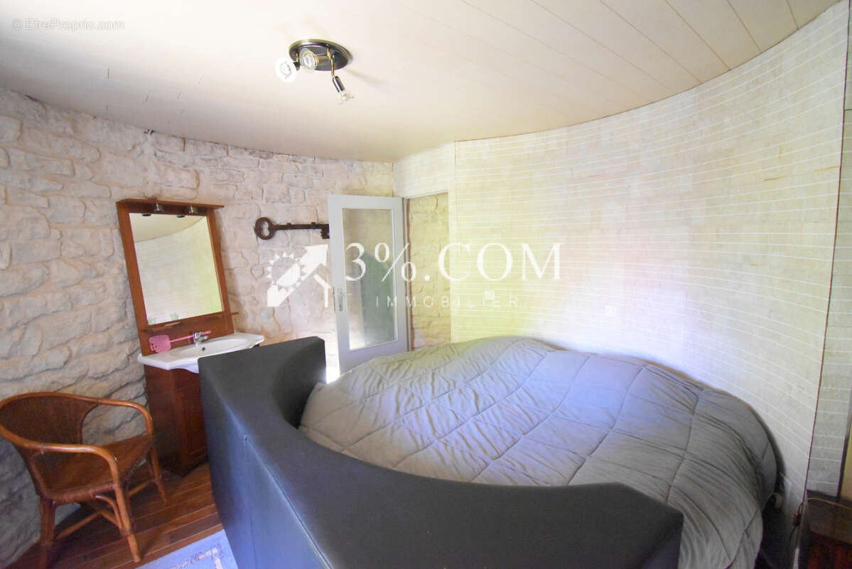 Maison d'exception dans un ancien château d'eau historique de 188 m2 avec 3 chambres, 2 salons, garage sur 1 7 - photo 8
