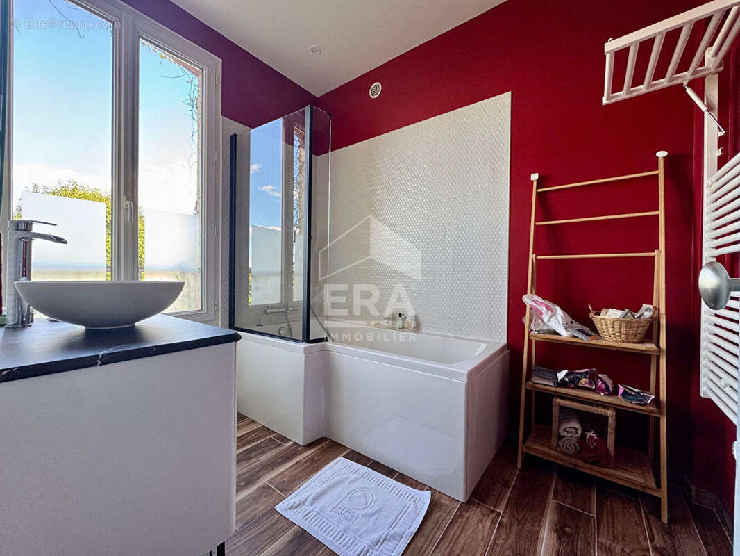 Maison à COMBS-LA-VILLE