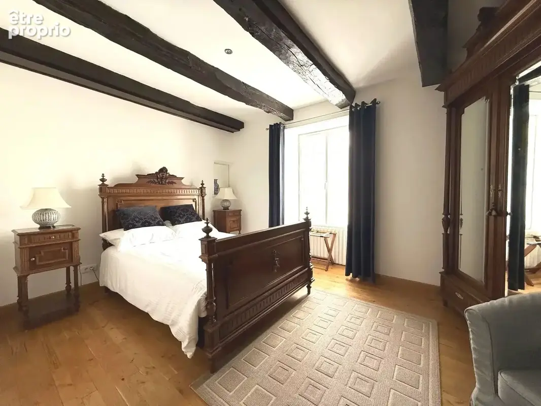 Belle maison de village rénovée avec 5 chambres, dépendances et jardin, située entre Ruffec et Civray - photo 9