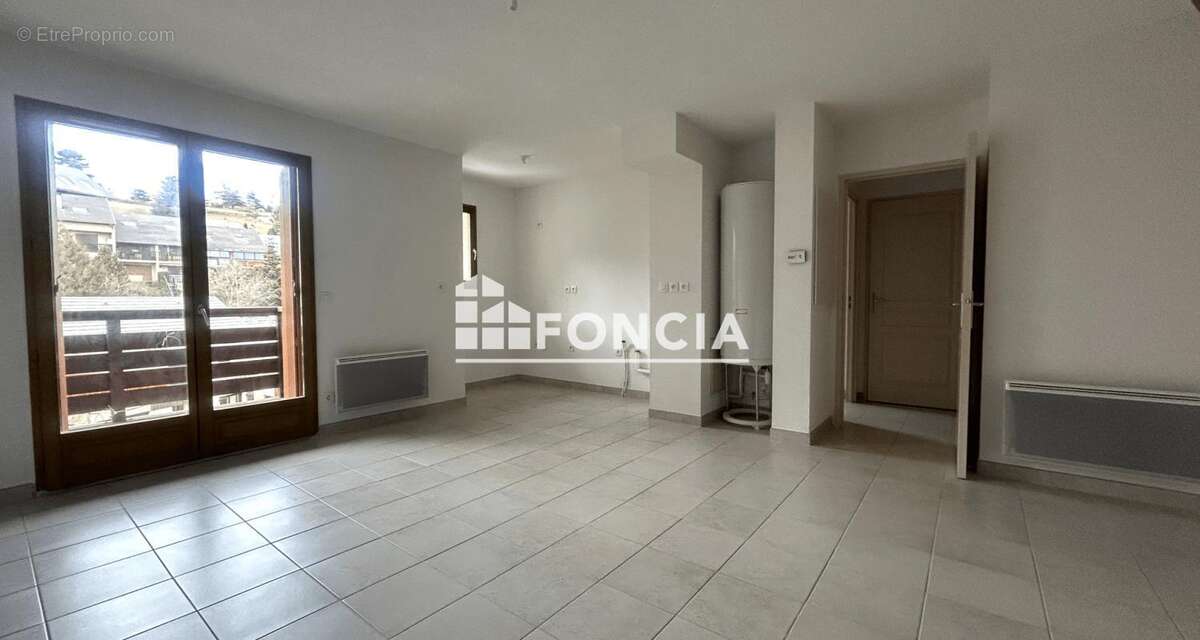 Appartement à LAYE