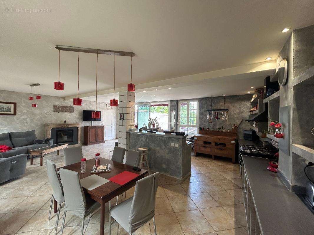 Corps de ferme 7 pièces 182 m² avec dépendances, grange et jardin 855 m² à Gommecourt - photo 11