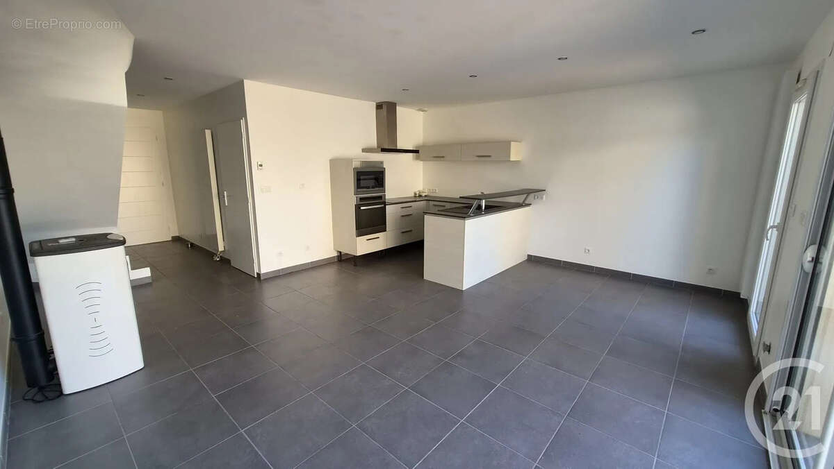 Maison 78 m² à Jassans-Riottier  - photo 6