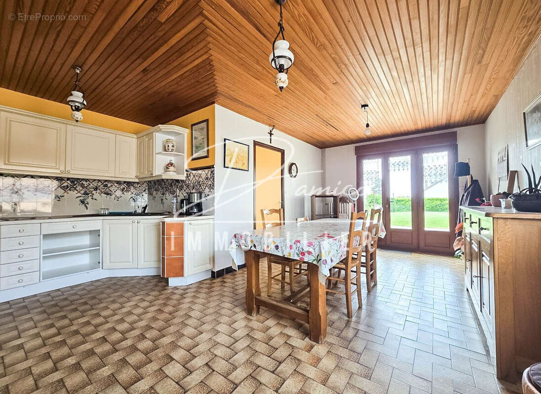 Maison 203 m² à Raillencourt-Sainte-Olle  - photo 6