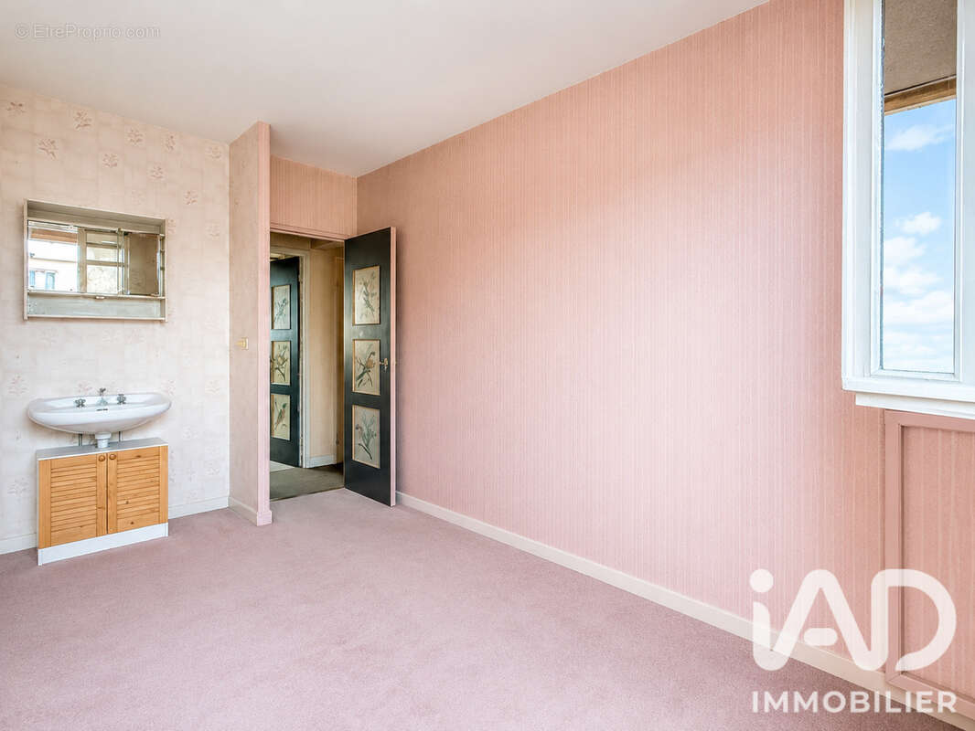 Appartement 92 m² à Le Plessis-Trevise  - photo 9