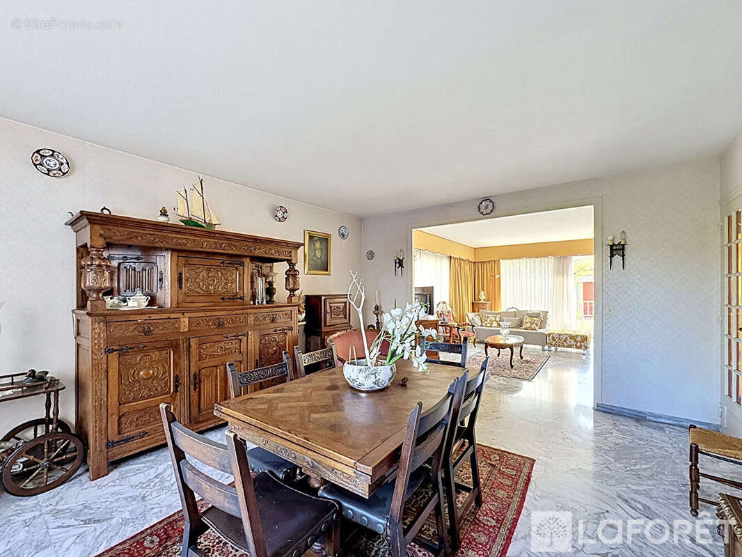 Appartement à ROQUEBRUNE-CAP-MARTIN