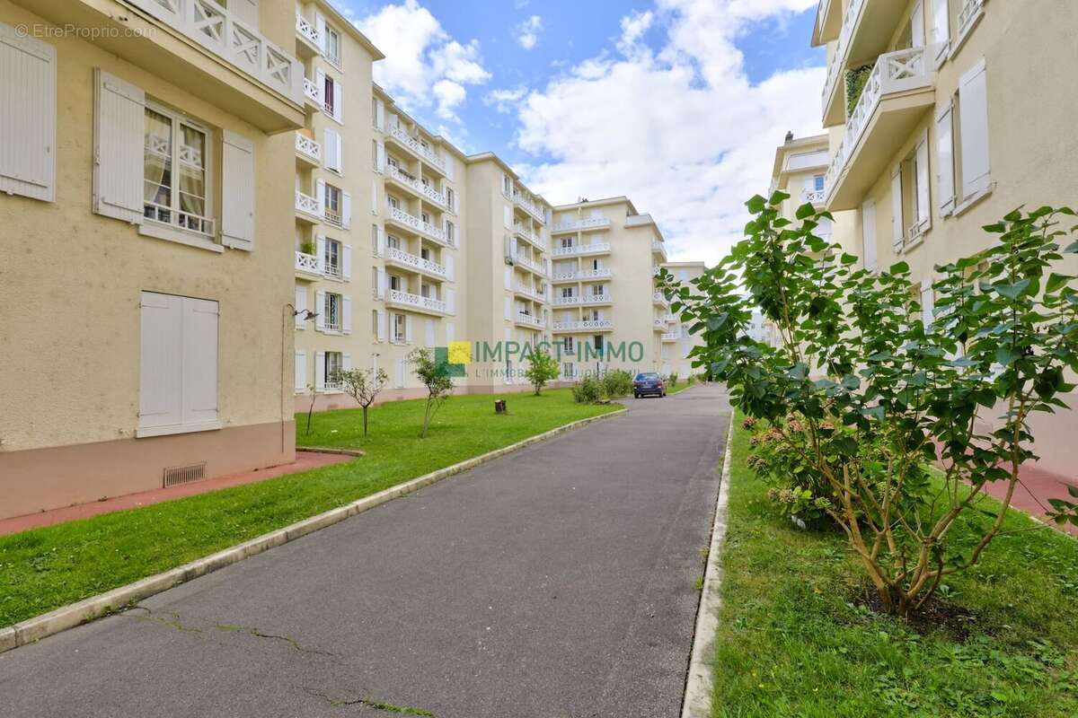 Appartement à COLOMBES