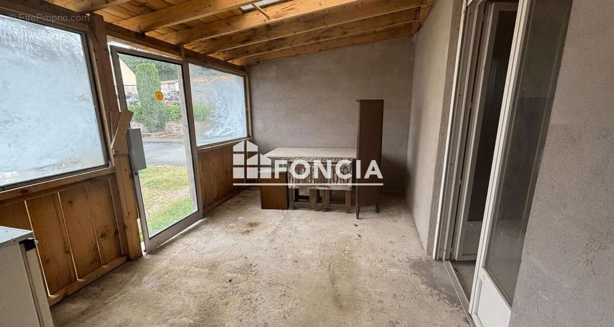 Commerce à SAINT-PIERRE-SUR-ORTHE