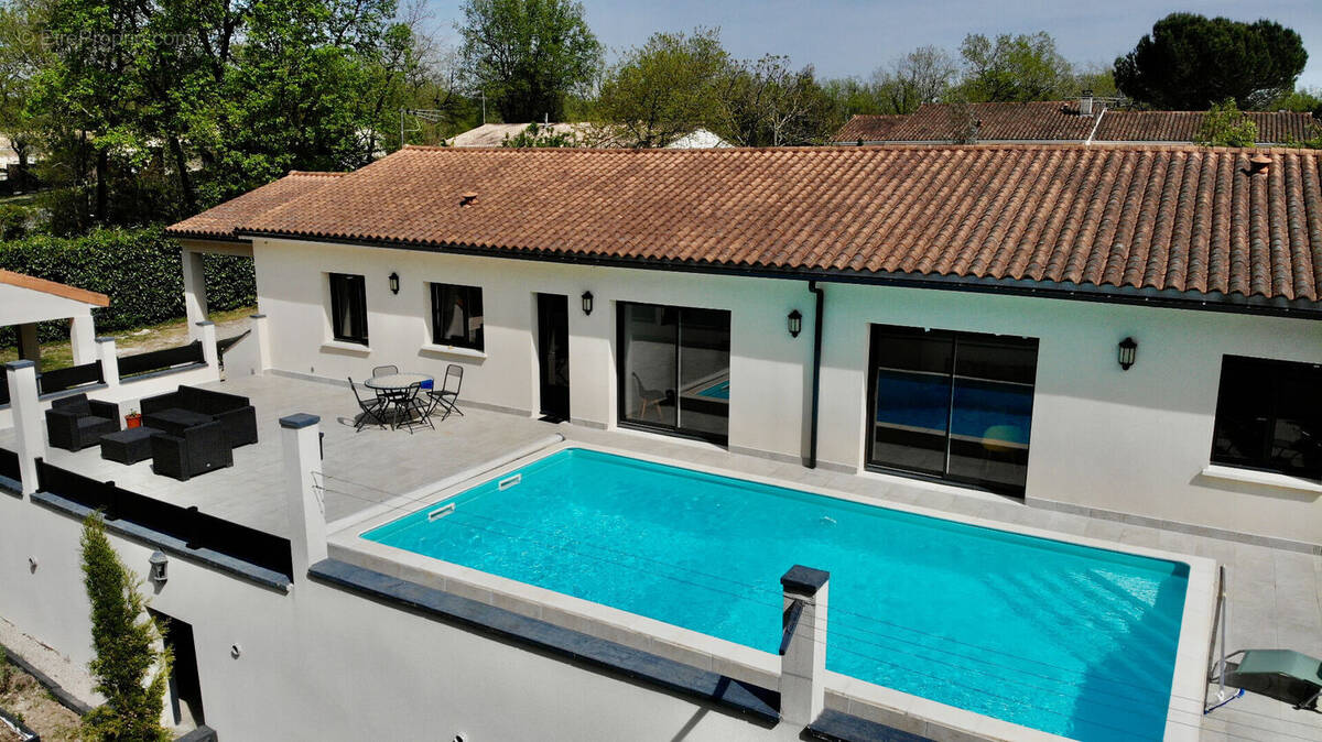 Maison à TROIS-PALIS